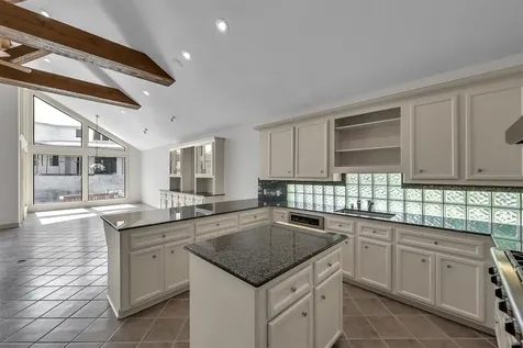 22 Creekwood Drive Montgomery TX 77356