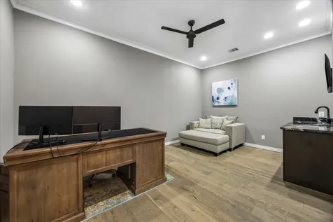 1917 Potomac Drive B Houston TX 77057