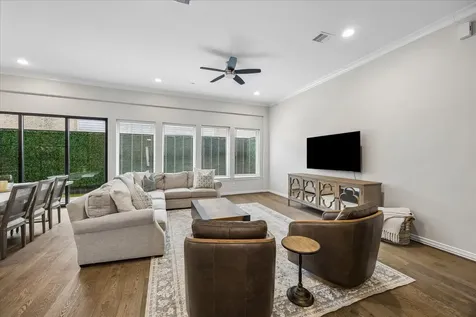 1917 Potomac Drive B Houston TX 77057