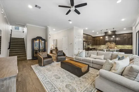 1917 Potomac Drive B Houston TX 77057