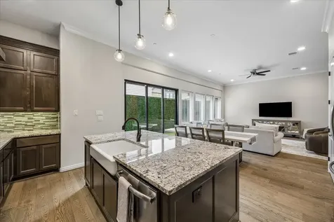 1917 Potomac Drive B Houston TX 77057