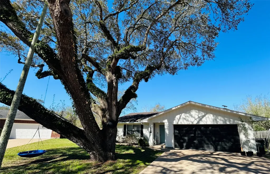108 Creek Bend Lane Columbus TX 78934