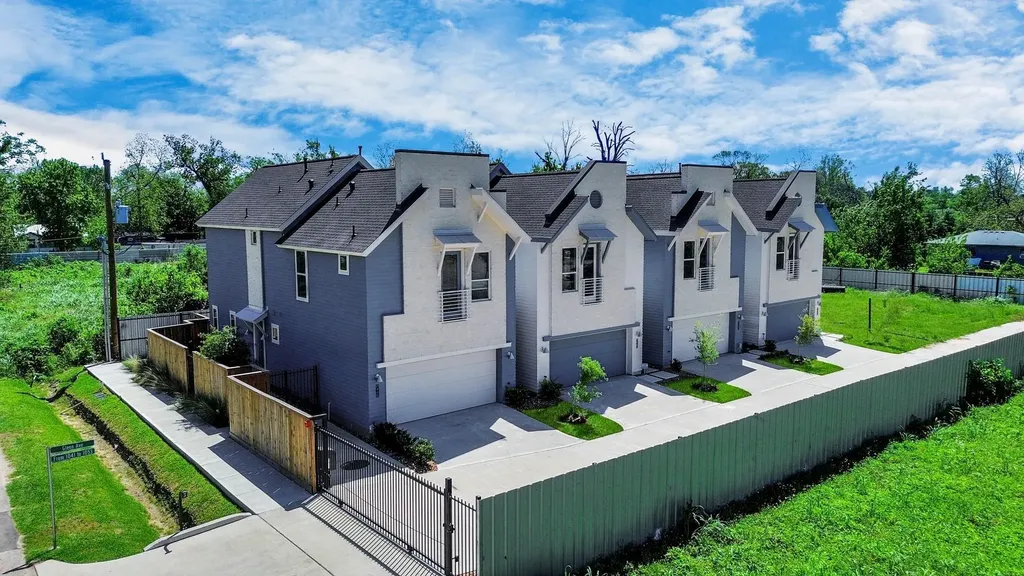 1032 Glen Avenue D Houston TX 77088