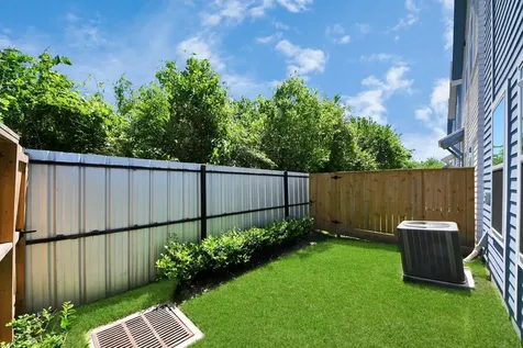 1032 Glen Avenue D Houston TX 77088