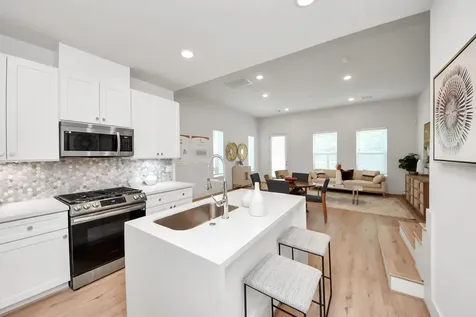 1032 Glen Avenue D Houston TX 77088