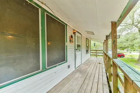 107 Donna Lane Bacliff TX 77518