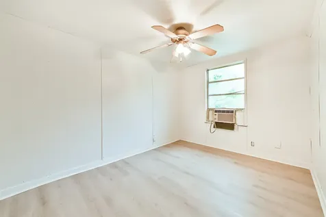 107 Donna Lane Bacliff TX 77518