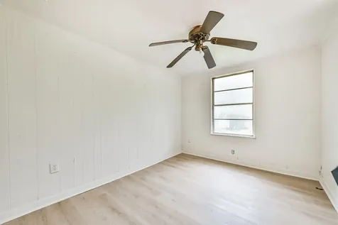 107 Donna Lane Bacliff TX 77518