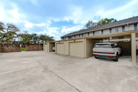 6343 Briar Rose Drive 142 Houston TX 77057
