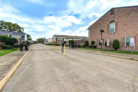 6343 Briar Rose Drive 142 Houston TX 77057