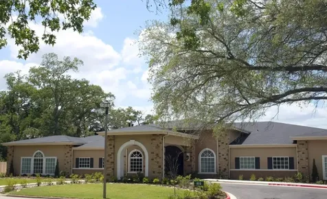 1840 E Lake Drive Huntsville TX 77340