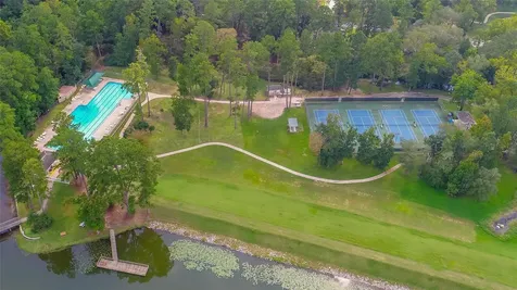 1840 E Lake Drive Huntsville TX 77340