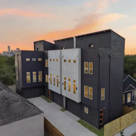 1513 Mckee Street Houston TX 77009
