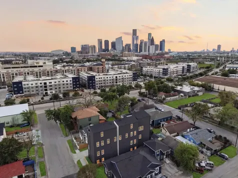 1513 Mckee Street Houston TX 77009