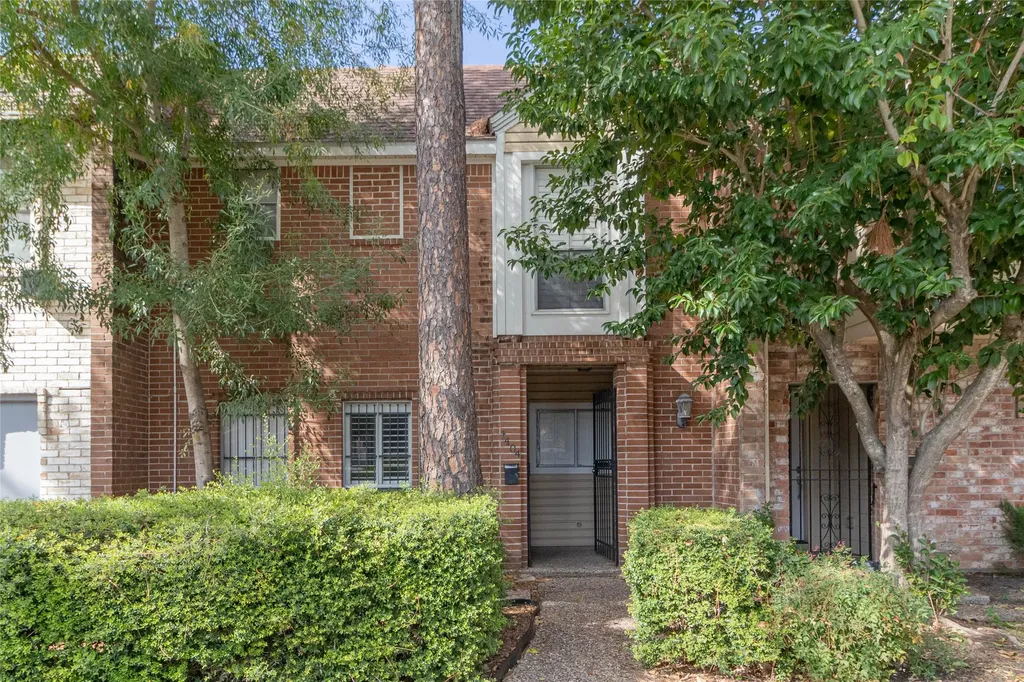 1404 Walnut Bend Lane 23 Houston TX 77042