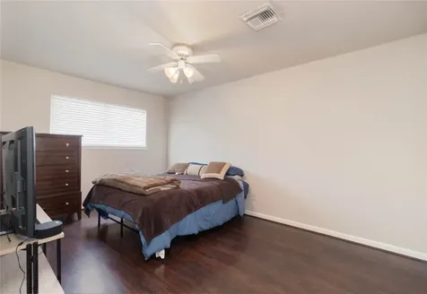 1404 Walnut Bend Lane 23 Houston TX 77042