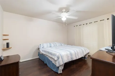 1404 Walnut Bend Lane 23 Houston TX 77042