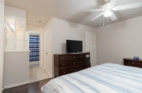 1404 Walnut Bend Lane 23 Houston TX 77042