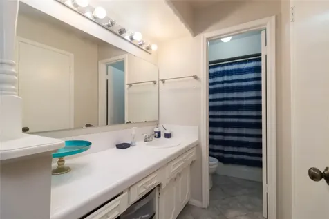 1404 Walnut Bend Lane 23 Houston TX 77042