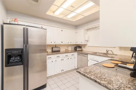 1404 Walnut Bend Lane 23 Houston TX 77042