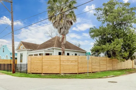 2721 Engelke Street Houston TX 77003