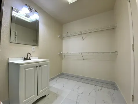 3505 Sage Road 610 Houston TX 77056