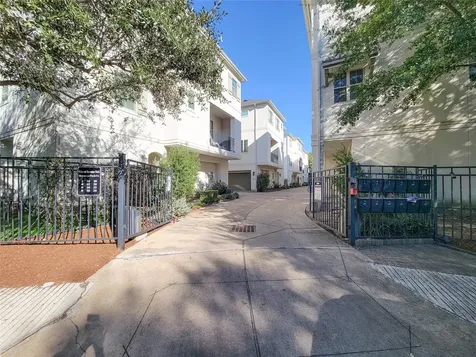 12 Hermann Park Court Houston TX 77021