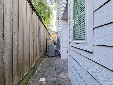 12 Hermann Park Court Houston TX 77021