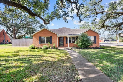 302 S Hardie Street Alvin TX 77511