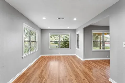 302 S Hardie Street Alvin TX 77511