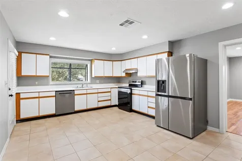 302 S Hardie Street Alvin TX 77511