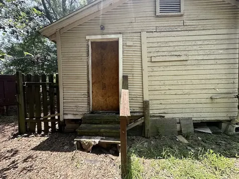 1025 E Young Street Longview TX 75602