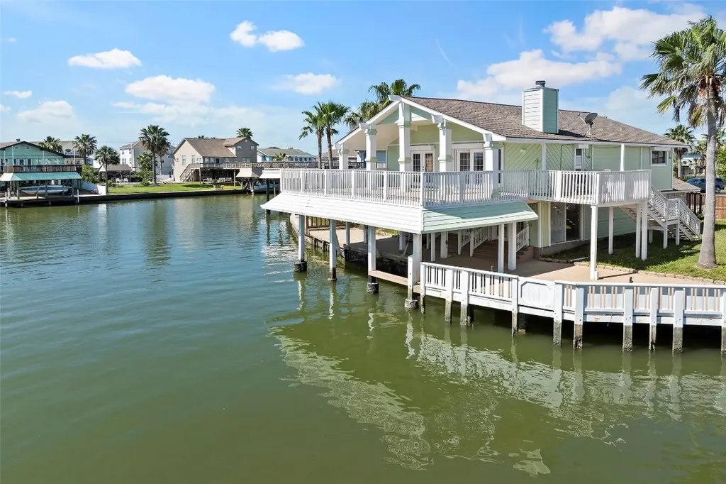 1303 Coral Way Tiki Island TX 77554