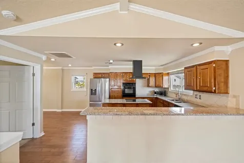 1303 Coral Way Tiki Island TX 77554