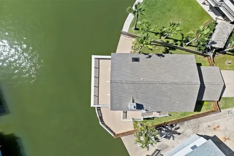1303 Coral Way Tiki Island TX 77554