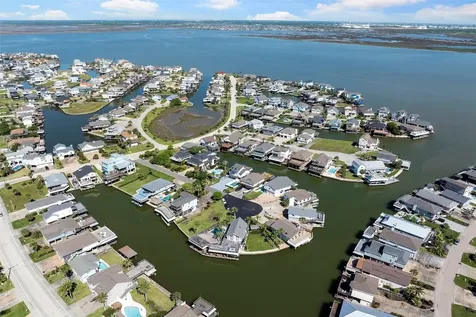 1303 Coral Way Tiki Island TX 77554
