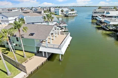 1303 Coral Way Tiki Island TX 77554