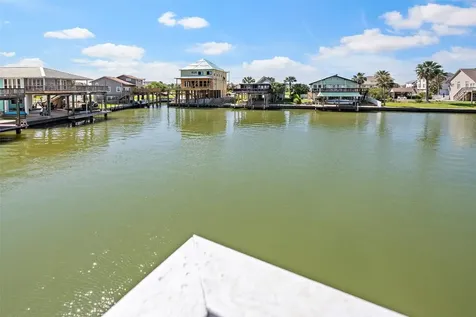 1303 Coral Way Tiki Island TX 77554