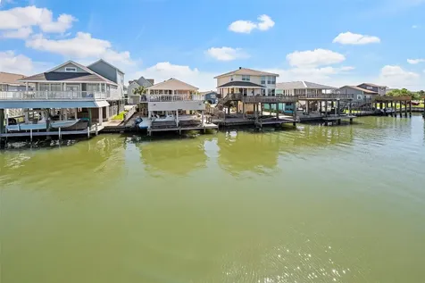 1303 Coral Way Tiki Island TX 77554