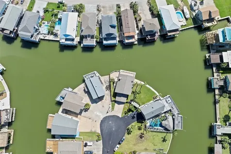 1303 Coral Way Tiki Island TX 77554