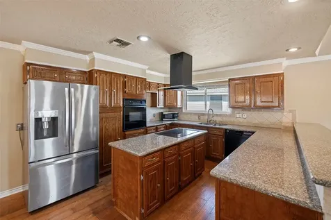 1303 Coral Way Tiki Island TX 77554