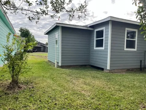 1507 W 5th Street Freeport TX 77541