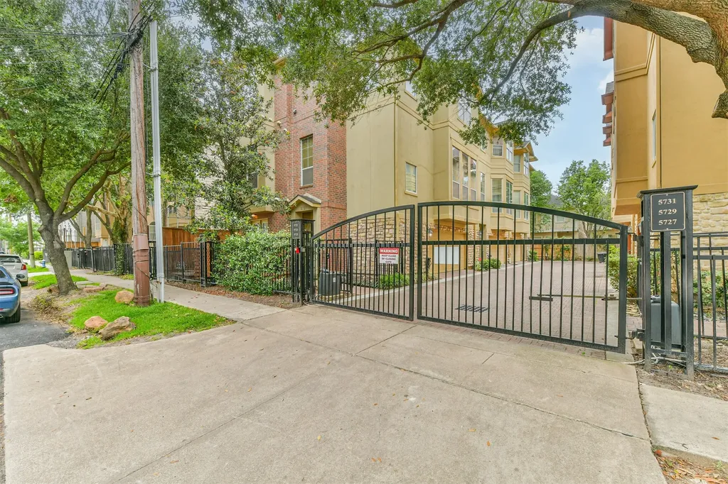 5723 Kansas Street Houston TX 77007