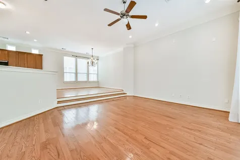 5723 Kansas Street Houston TX 77007