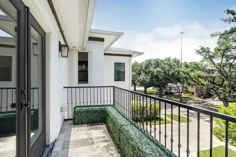 4704 Willow Street Bellaire TX 77401