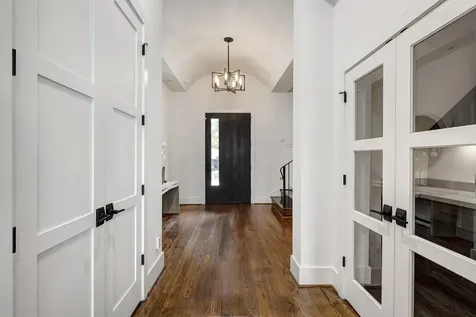 4704 Willow Street Bellaire TX 77401