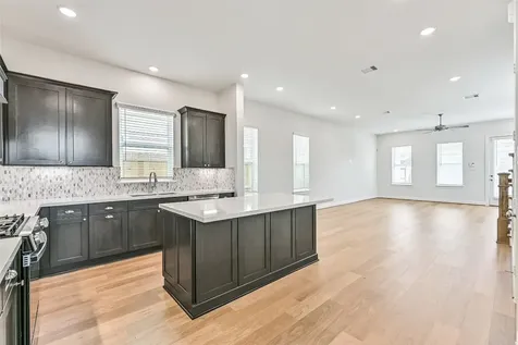 2523 S Houston Avenue Pearland TX 77581