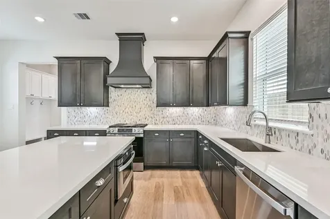 2523 S Houston Avenue Pearland TX 77581