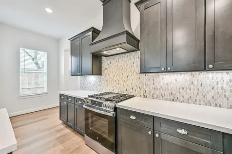 2523 S Houston Avenue Pearland TX 77581