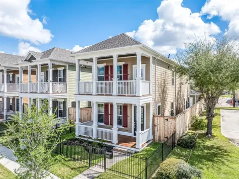 2523 S Houston Avenue Pearland TX 77581